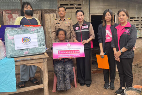 พม.นครพนม ร่วมลงพื้นที่เยี่ยมบ้านให้กำลังใจครอบครัวผู้ประสบปัญหาทางสังคมยากจน ในโครงการ “นครพนม สร้างสังคมอุดมสุข ทุกช่วงวัยอย่างยั่งยืน”